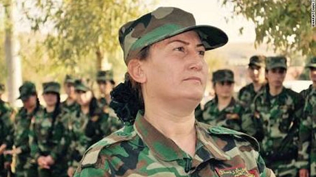 Nữ ca sĩ nổi tiếng lập đội quân tóc dài diệt IS