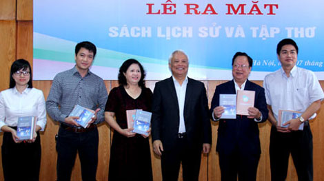 Ra mắt sách “65 năm lịch sử Ủy ban Hòa bình Việt Nam” và tập thơ “Tiếng hát Hòa bình”