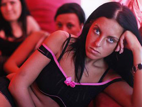 Phạt tù những "má mì" cung cấp người đẹp cho cựu Thủ tướng Italia