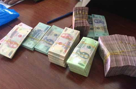 Bắt 3 đối tượng lừa đảo 236 triệu đồng