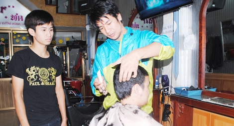 Chàng trai câm điếc tạo việc làm cho nhiều người cùng cảnh ngộ