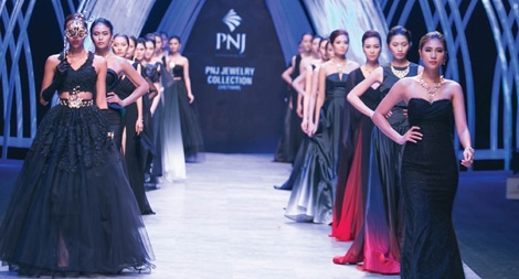 Bài cuối: Chính danh cho nghề người mẫu, bao giờ? 