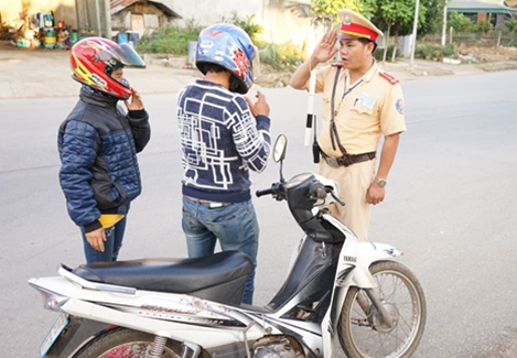 Những chiến sĩ mang màu áo nắng trên mảnh đất vùng cao 