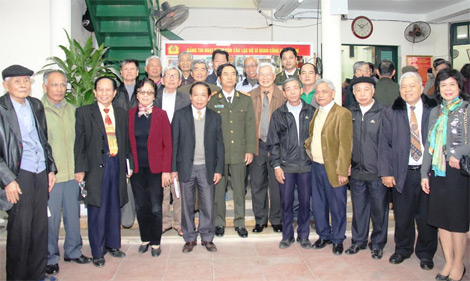 Thứ trưởng Thường trực Đặng Văn Hiếu thăm và nói chuyện với cán bộ sỹ quan Công an hưu trí Bộ Công an    