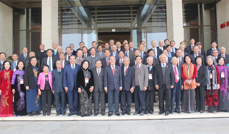 Chủ tịch Quốc hội Nguyễn Sinh Hùng gặp mặt đại biểu quốc hội qua các thời kỳ