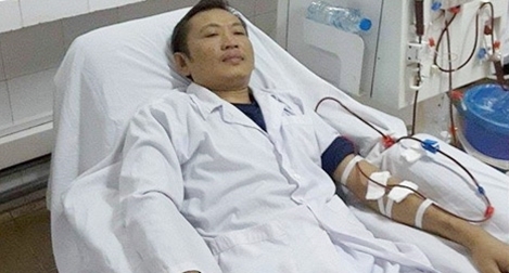 Mẹ già mang di chứng chất độc da cam  nuôi con trai chạy thận nhân tạo 