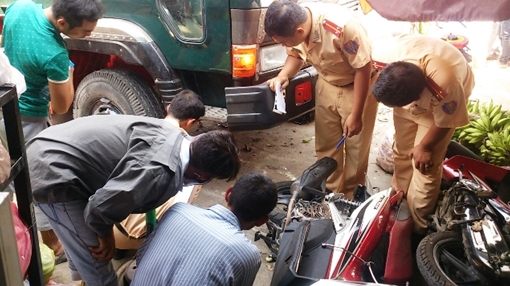 Người điều khiển xe ben lao thẳng vào chợ ra trình diện