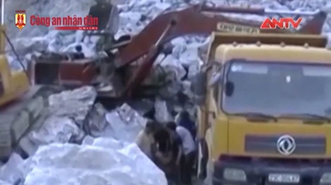 Sập mỏ đá, 2 người tử vong