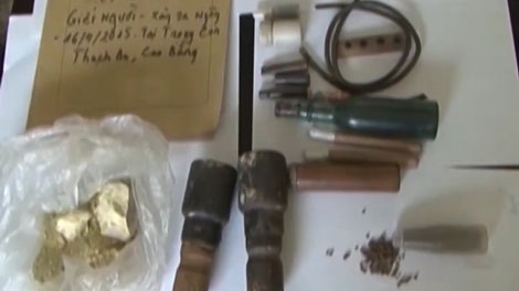 Bắt kẻ ném lựu đạn vào nhà bố đẻ và anh ruột