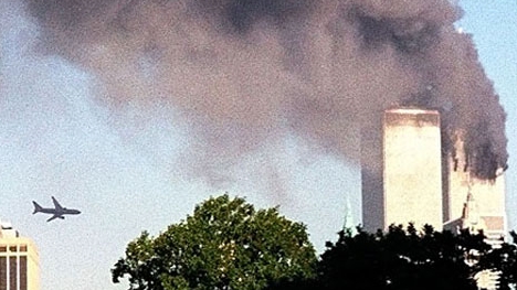 Cảnh tượng kinh hoàng tại tòa tháp đôi cách đây 14 năm