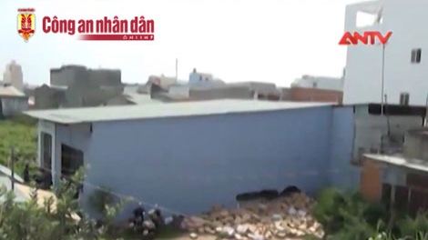 (CLIP) Giây phút sập kho hàng khiến 4 người thương vong