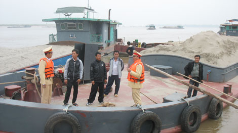 Không để tình trạng "chặt chém", bắt ép chủ tàu nộp tiền kéo cạn