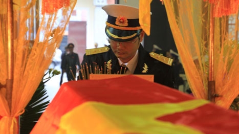 Nghẹn lòng đồng đội, người thân