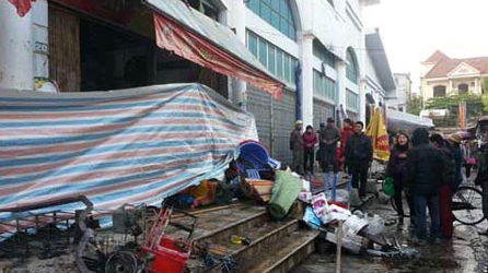 Cháy lúc nửa đêm, 15 gian hàng chợ Đồng Xa bị thiêu rụi