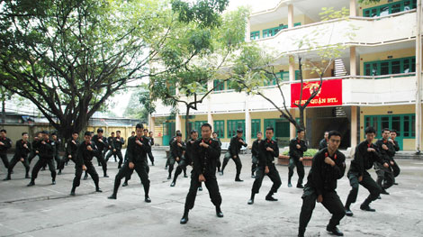 Diễn tập phương án chống khủng bố, bắt cóc con tin