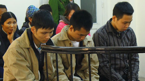 Nhóm đối tượng đốt cửa hàng người khác bị phạt 33 năm tù giam