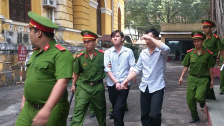 Cô giáo cùng người tình thuê xe ô tô đem cầm cố rồi chiếm đoạt