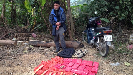 Vận chuyển 25kg pháo nổ từ cửa khẩu Tà Lùng về Thái Nguyên