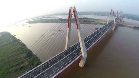 Đường nối cầu Nhật Tân và đường Thanh Niên đi ngoài đê