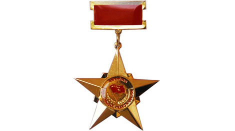 ban ngân tín r đón nhận danh hiệu anh hùng lực lượng vũ trang nhân dân