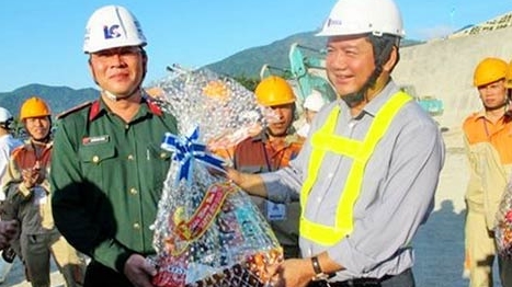 Bộ trưởng Đinh La Thăng chúc Tết các đơn vị thi công dự án hầm đường bộ đèo Cả
