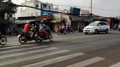 Cần lắp đặt đèn tín hiệu, biển báo  tại 2 giao lộ quốc lộ 1K