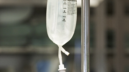 Bệnh nhân tử vong khi chưa truyền hết bình dung dịch