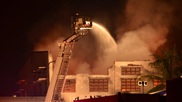 Cháy gần 7 tiếng tại công ty sản xuất giày thể thao