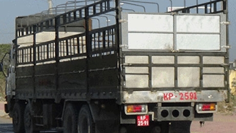 Mang biển số đỏ giả chở quá tải