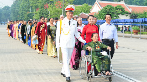 Vinh quang con đứng bên Người