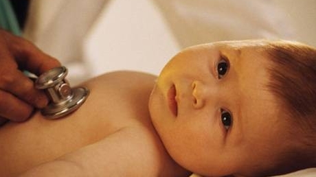 Thời tiết giao mùa, gia tăng trẻ mắc bệnh viêm tai giữa