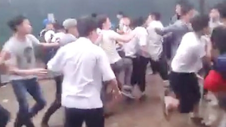 Khiển trách lãnh đạo nhà trường, kỷ luật 36 học sinh