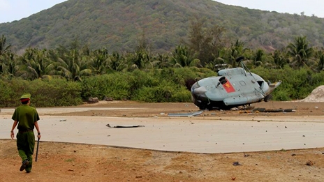 Trực thăng rơi ở đảo Phú Quý, nhiều người bị thương