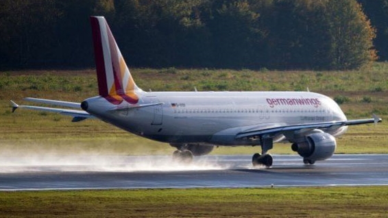 Đang xác minh xem có người Việt trên máy bay bị rơi ở Pháp hay không