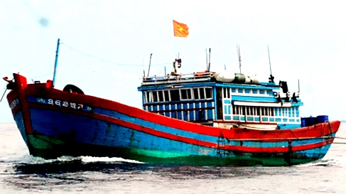 Hai ngư dân đầu tiên được vay vốn ưu đãi đóng mới tàu đánh bắt xa bờ