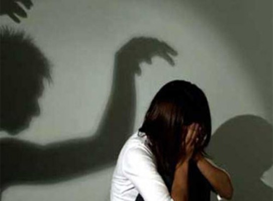 Bắt hai đối tượng ‘yêu’ bé gái 14 tuổi