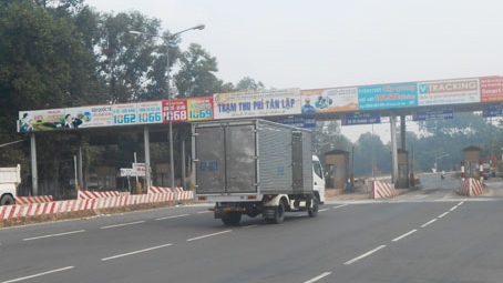 Đường xấu, phí cao