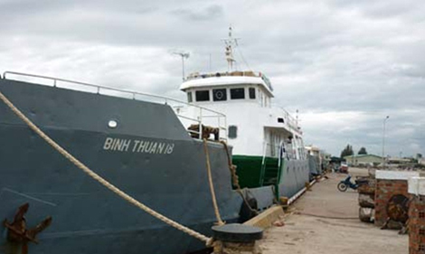 Tàu khách va chìm tàu cá, 6 thuyền viên rơi xuống biển