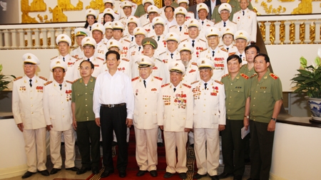 Thủ tướng Nguyễn Tấn Dũng gặp mặt Đoàn đại biểu cán bộ Công an chi viện chiến trường miền Nam