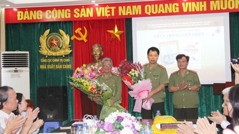 ‘Những ngày ở chiến trường’ và ‘Những lá thư thời chiến Việt Nam’: Sự tri ân quá khứ