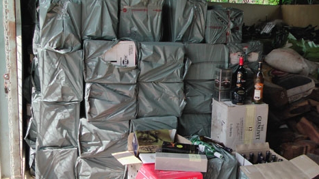 Vận chuyển 3.192 chai rượu ngoại trái phép trị giá hơn 1,5 tỷ đồng