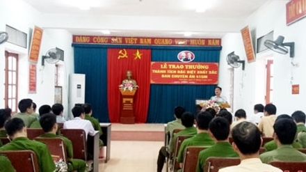 Trao thưởng Ban chuyên án khám phá vụ vận chuyển trái phép 25 bánh cần sa