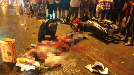 Truy tìm xe khách có dòng chữ Samsung cán chết người bỏ chạy