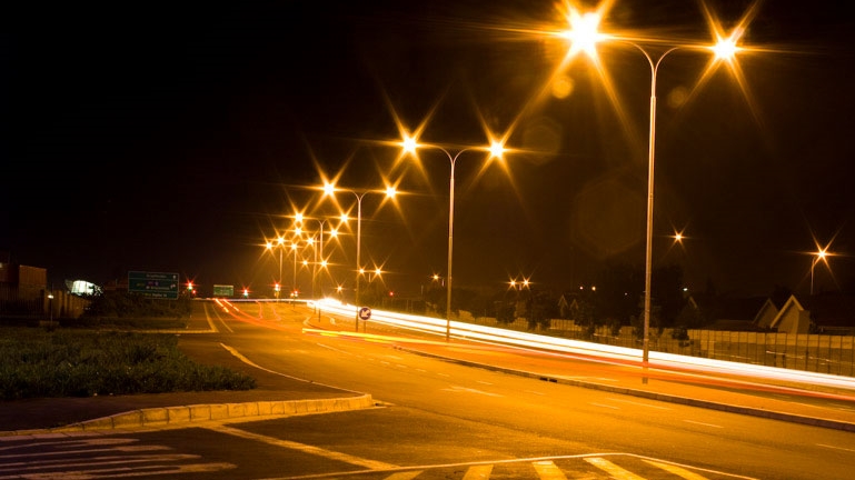 Đề xuất lắp đặt hệ thống chiếu sáng trên đê hữu Hồng