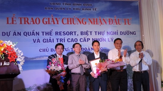 Trao giấy chứng nhận đầu tư dự án du lịch 3.500 tỷ đồng tại Bình Định