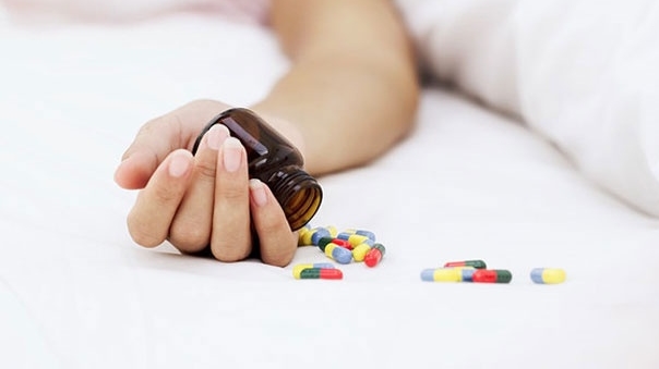 Chồng phát hiện vợ mới cưới uống thuốc sâu tự tử