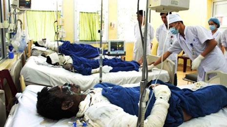 Bắt tạm giam 2 đối tượng trong vụ đưa 6 người bị bỏng nhập viện