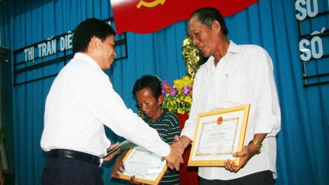 Khen thưởng hai bác xe ôm truy đuổi tội phạm người nước ngoài