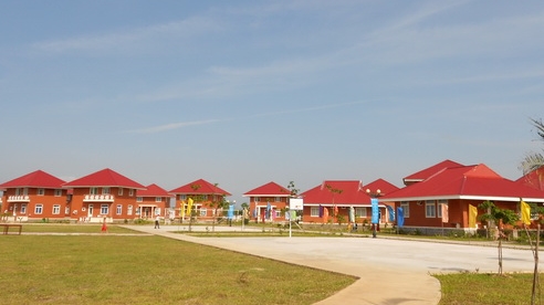 Chính thức giao hai trẻ song sinh bị bỏ rơi cho Làng SOS Quy Nhơn