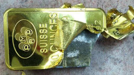 Đến hiệu vàng gạ bán vàng giả